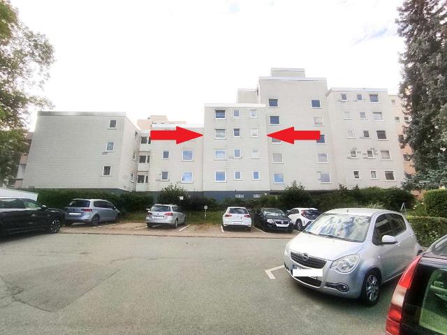 Gepflegte Wohnung mit 2 Loggien, Aufzug und Pkw Stellplatz