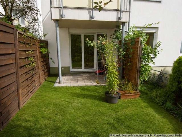 gepflegte Wohnung mit Einbauküche, Garten und Stellplatz