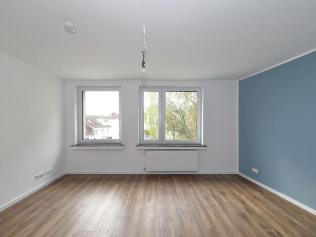 Gepflegte und helle 3 Zimmer Wohnung in Bobeck Mitte. Mit Einbauküche + Balkon!