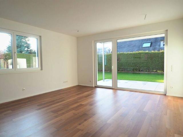 Gepflegte und uneinsichtige 3 Zimmer Gartenwohnung mit zwei KFZ Stellplätzen am Spitalbergl