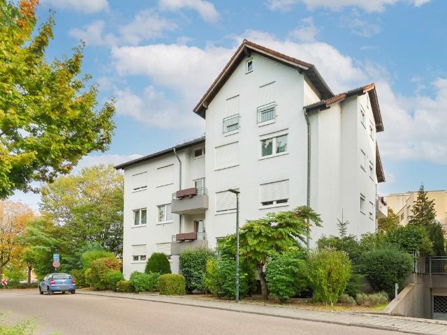 Gepflegte, vermietete 3 Zi. Etagenwohnung mit Südbalkon, EBK & 2 TG Stellplätzen in Untereisesheim
