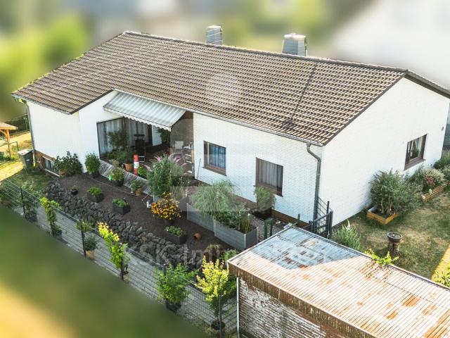 Gepflegter Bungalow mit Garage in ruhiger Wohngegend!