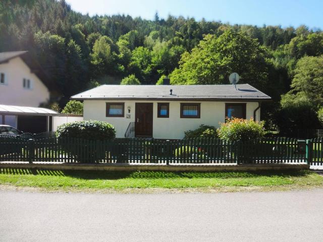 GEPFLEGTER BUNGALOW MIT SCHÖNEM GARTEN IN RUHIGER ORTSLAGE!