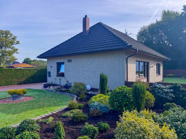 Gepflegter Bungalow auf großzügigem Grundstück in Augustfehn!