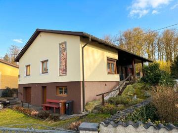 Gepflegter Bungalow in Ranshofen – 119 m² Wohnfläche, neue Pelletsheizung, Garage & Garten