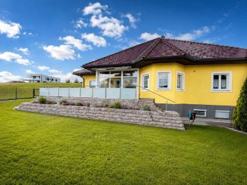 Gepflegter Bungalow in traumhafter Lage – Wohnen mit Komfort & Weitblick