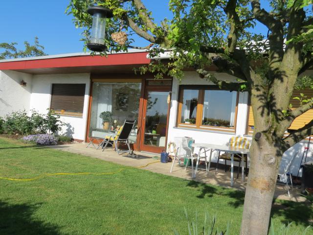 Gepflegter schöner Atrium Bungalow in unverbaubarer Süd West Lage in Nieder Olm mit Garage