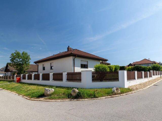 Gepflegter 5 Zi. Bungalow mit großem Garten in absoluter Ruhelage in Fischamend!