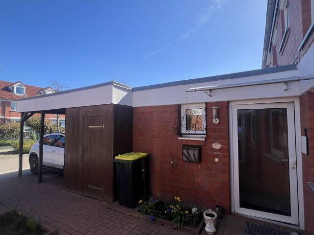 gepflegtes massives Reihenhaus, 5 Zimmer, Gäste WC, Carport