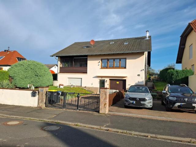 Gepflegtes Mehrfamilienhaus in ruhiger Feldrandlage v. Privat