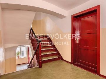 Gepflegtes Mehrfamilienhaus mit Entwicklungspotenzial in begehrter Kreuzberger Kiezlage