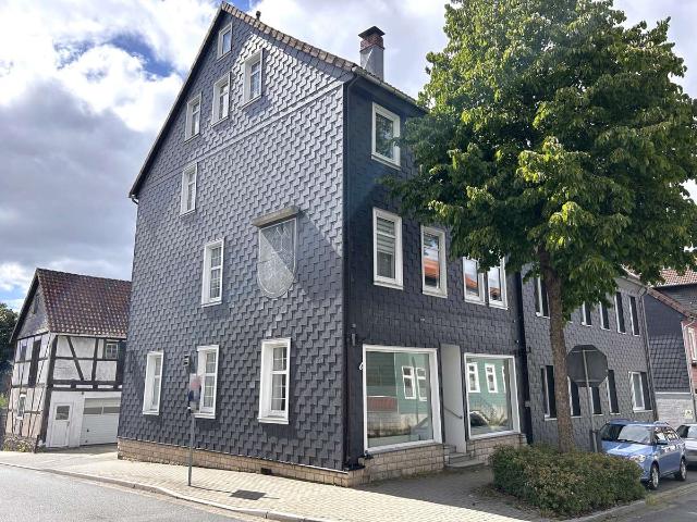 Gepflegtes Mehrfamilienhaus mit Gewerbefläche in Innenstadtnähe