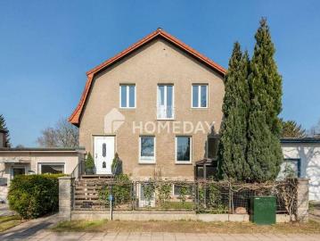 Gepflegtes Mehrfamilienhaus mit 2 Wohneinheiten, Friseur, Werkstatt und Lager
