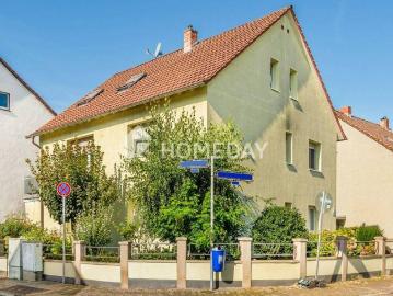 Gepflegtes Mehrfamilienhaus mit 3 Wohneinheiten, Terrasse, Balkon, Garage und modernisierter Technik