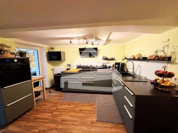 Gepflegtes Mehrfamilienhaus mit 4 Wohneinheiten sowie Garten und Innenhofterrasse