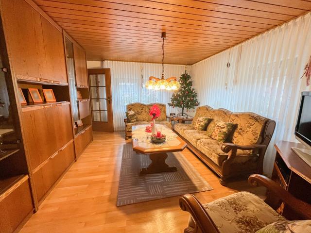 Gepflegtes Mehrgenerationenhaus mit vier Garagen attraktive Kapitalanlage in Netphen Walpersdorf!
