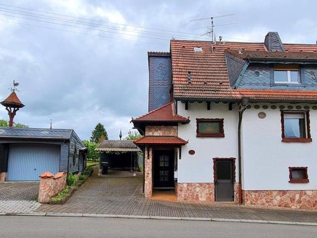 Gepflegtes Mehrgenerationenhaus in ruhiger Lage