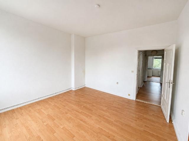 Gepflegtes Altbau Refugium: 2 Zimmer Wohnung mit optimaler Anbindung an City, Marine & Kliniken