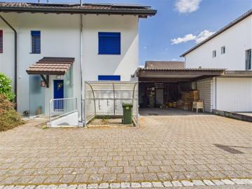 Gepflegtes Doppeleinfamilienhaus mit PV Anlage und viel Platz an der Stadtgrenze zu Aarau