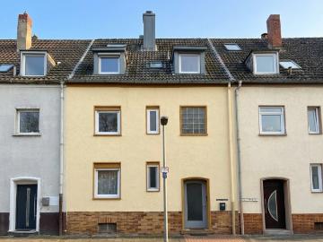 Gepflegtes Dreifamilienhaus in Lu Mundenheim mit stabilen Mieteinnahmen und attraktiver Rendite
