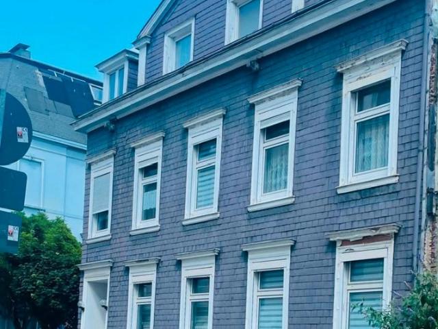 Gepflegtes Dreifamilienhaus mit ca. 300 m² Wohnfläche