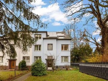Gepflegtes Dreifamilienhaus mit Garagen in beliebter Lage in Düsseldorf Gerresheim