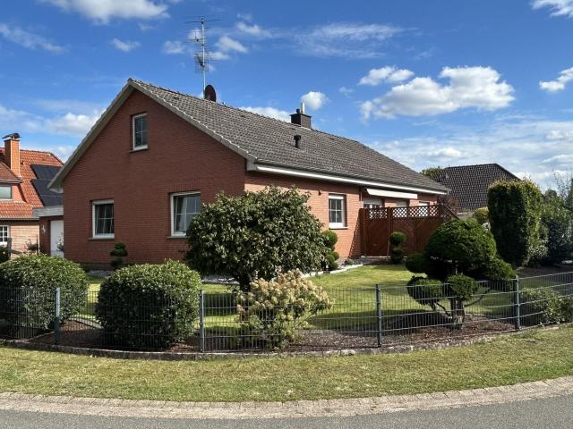 Gepflegtes EFH in Dörverden Westen mit großen Garten, Keller und Garage