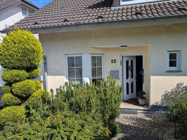 Gepflegtes EFH in ruhiger Anwohnerstr. von Köln Lind Courtagefrei