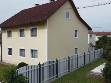 Gepflegtes Ein /Zweifamilienhaus mit Pool und eigenem Brunnen in Traun