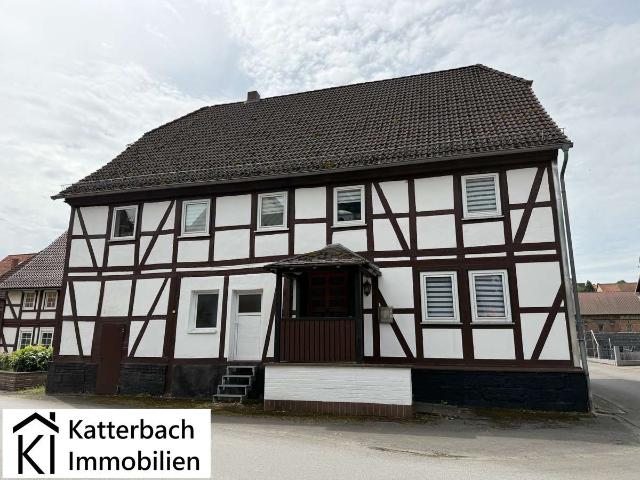Gepflegtes Ein bis Zweifamilienhaus mit zwei Stallgebäuden in Mackensen