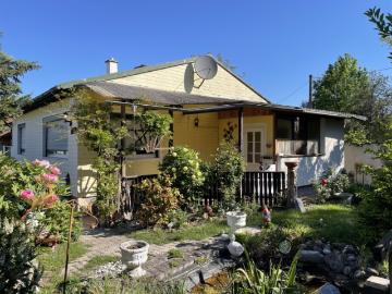 Reserviert! Gepflegtes einfamilien haus mit bezauberdem garten 2 garagen/werkstatt eigengrund!