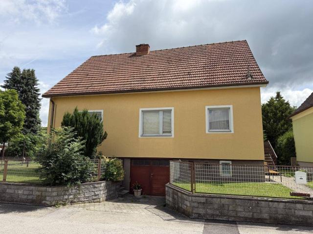 Gepflegtes Einfamilienhaus 6 Zimmer, Garten, 2 Garagen in Bischofstetten!