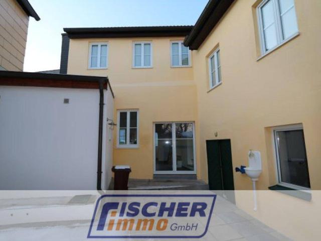 Gepflegtes Einfamilienhaus ehem. Winzerhaus im Zentrum von Pfaffstätten mit gemütlichem Innenhof