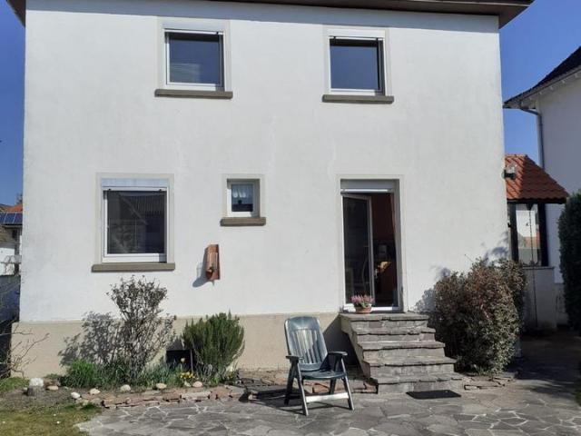 Gepflegtes Einfamilienhaus freistehend mit Garten und Garage