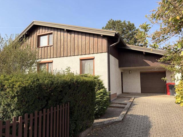 Gepflegtes Einfamilienhaus in Ebergassing: 4 Zimmer, Garage, Garten um 490.000 €