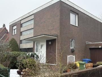 Gepflegtes Einfamilienhaus in ruhiger Wohngebietslage von Oldenburg mit Terrasse und zwei Garagen