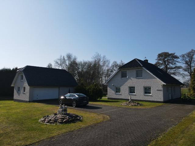 Gepflegtes Einfamilienhaus mit 3.000 m² Grundstück!