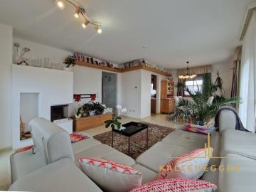 Wunderschönes Einfamilienhaus mit großem Garten, Pool & Garage