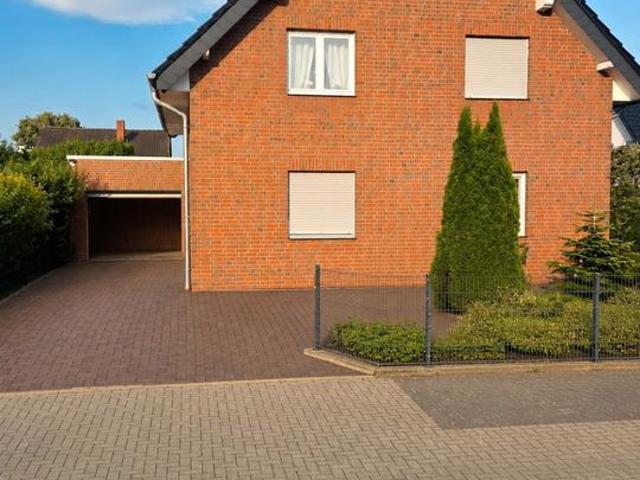 Gepflegtes Einfamilienhaus mit Garage, Solarthermie