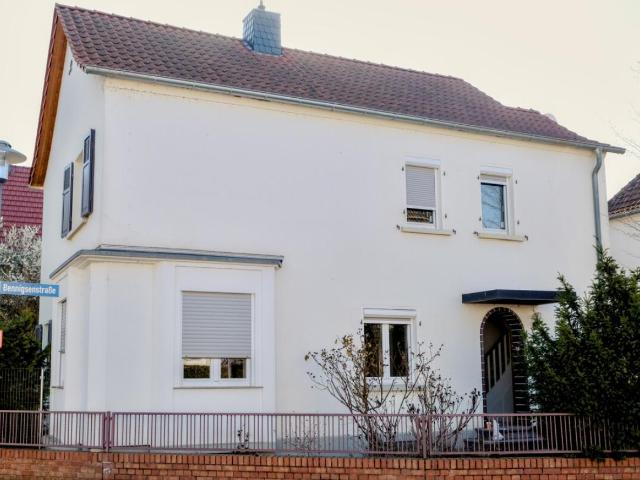 Gepflegtes Einfamilienhaus mit Garten und Garage