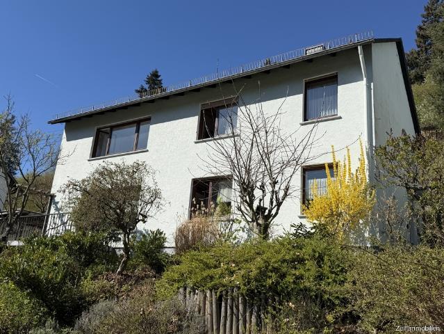 Gepflegtes Einfamilienhaus mit Grundstück und Garage