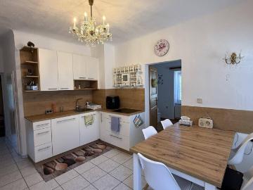 Gepflegtes Einfamilienhaus mit großzügigem Garten, Pool und Brunnen in ruhiger Lage von Riegersburg