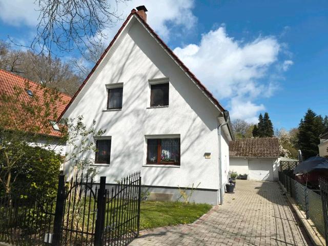 Gepflegtes Einfamilienhaus mit großem Garten in ruhiger Lage von