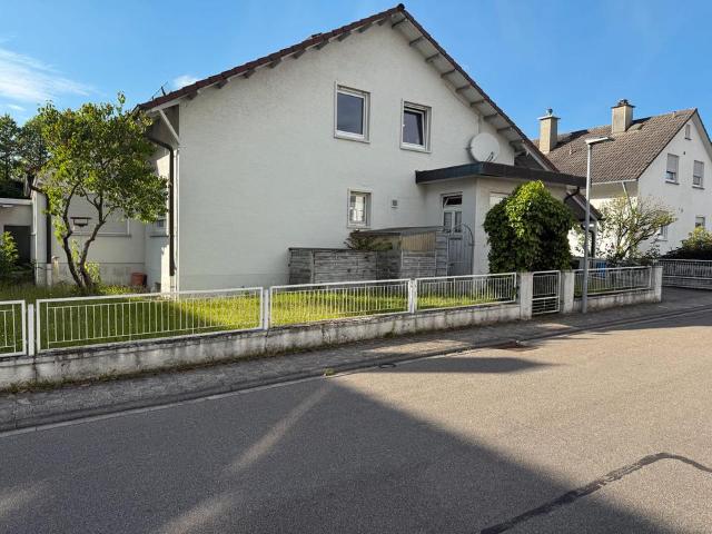 Gepflegtes Einfamilienhaus mit großem Grundstück in Bischweier