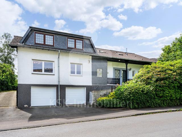 Gepflegtes Einfamilienhaus mit Doppelgarage in Lindlar!