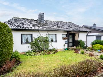 Gepflegtes Einfamilienhaus mit Einliegerwohnung in attraktiver Lage von Hückeswagen!