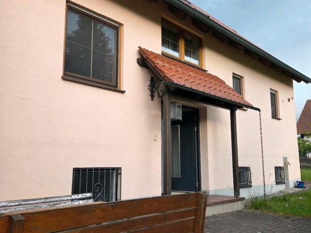 Gepflegtes Einfamilienhaus mit Fernwärme & 3 Garagen