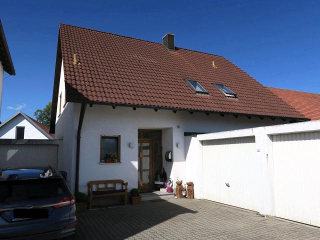 Gepflegtes Einfamilienhaus mit Küche, Garage und Garten in Seubersdorf zu vermieten!