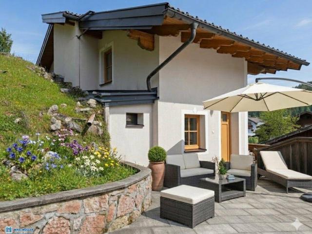 Flair & Idylle: Wohnhaus auf historischem Gewölbe in Hanglage mit eigenem Waldanteil