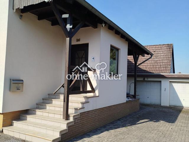 Gepflegtes Einfamilienhaus mit Nebengebäude und beheizbarem Pool